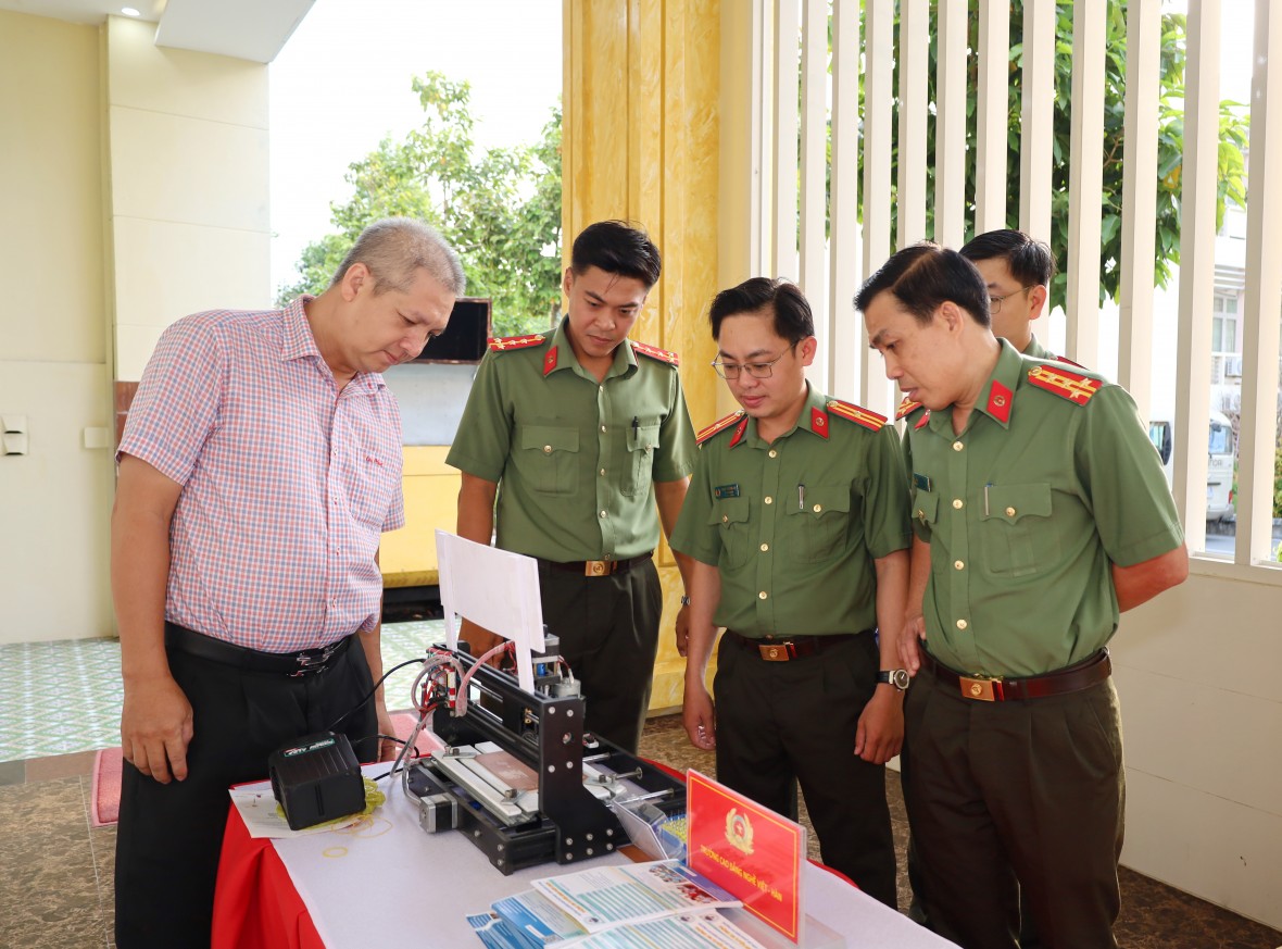 Công an Cà Mau tổ chức “Xuân chiến sĩ” đồng hành cùng chiến sĩ nghĩa vụ Công an Cà Mau tổ chức “Xuân chiến sĩ” đồng hành cùng chiến sĩ nghĩa vụ