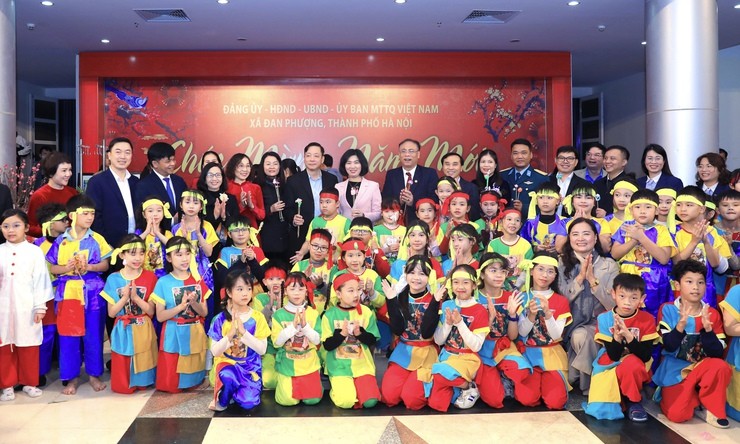 Hà Nội: Trao tặng hơn 450 triệu đồng cho công nhân lao động tại xã Đan Phượng Hà Nội: Trao tặng hơn 450 triệu đồng cho công nhân lao động tại xã Đan Phượng