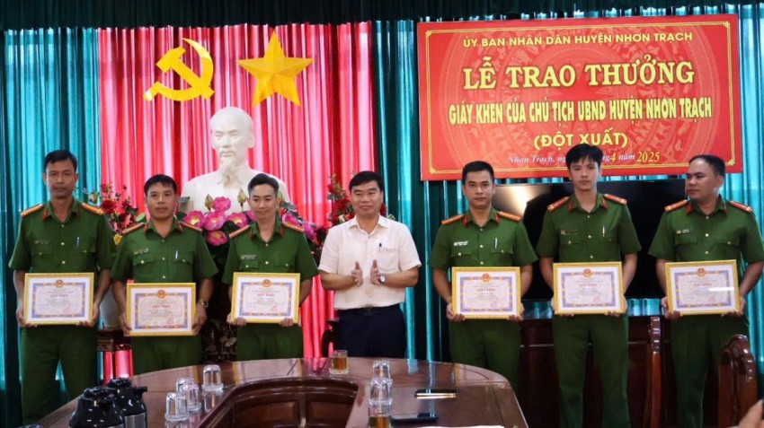 Công an xã Đại Phước đã nhanh chóng ổn định tổ chức, triển khai đồng bộ các biện pháp nghiệp vụ, lập nhiều thành tích nổi bật trong công tác đấu tranh phòng, chống tội phạm, góp phần giữ vững cuộc sống bình yên cho nhân dân. Công an xã Đại Phước đã nhanh chóng ổn định tổ chức, triển khai đồng bộ các biện pháp nghiệp vụ, lập nhiều thành tích nổi bật trong công tác đấu tranh phòng, chống tội phạm, góp phần giữ vững cuộc sống bình yên cho nhân dân.