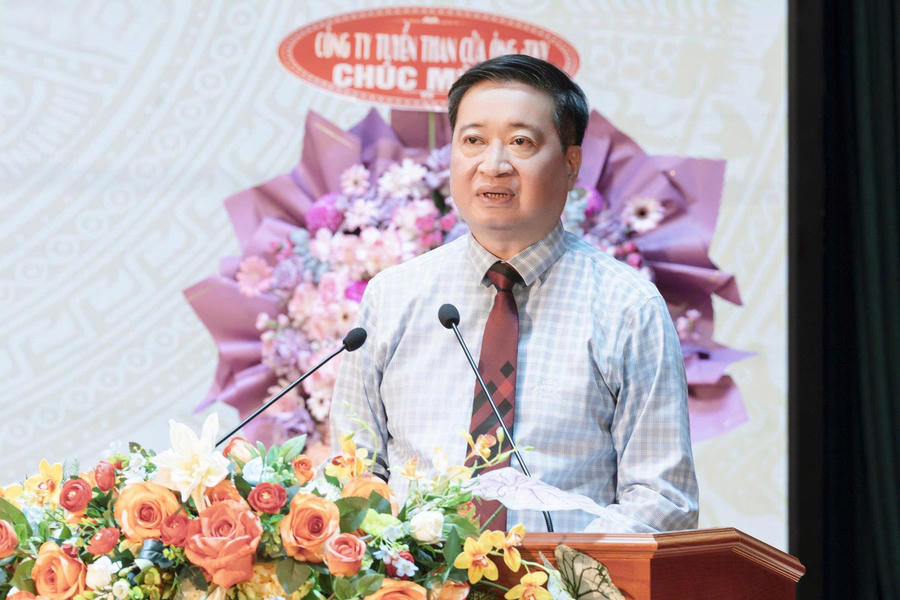 Ông Bùi Văn Ngợi - Phó Bí thư Đảng ủy Than Quảng Ninh phát biểu chỉ đạo tại Hội nghị.