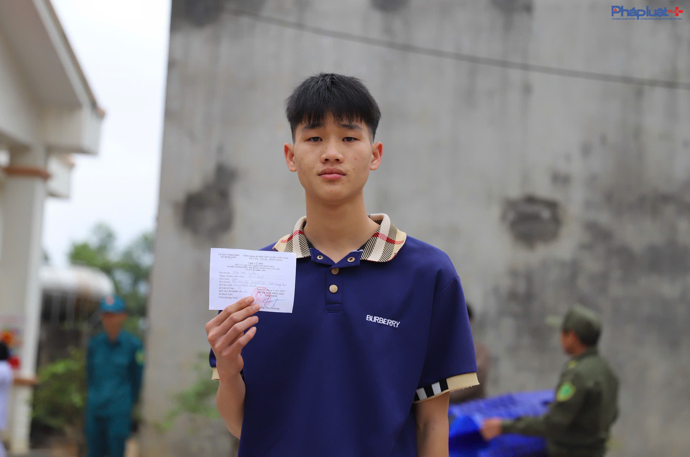 Cảm xúc đặc biệt của những cử tri lần đầu tiên được cầm lá phiếu đi bầu cử