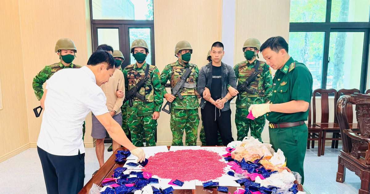 Bắt 2 đối tượng vận chuyển 24.000 viên hồng phiến ở biên giới Hà Tĩnh