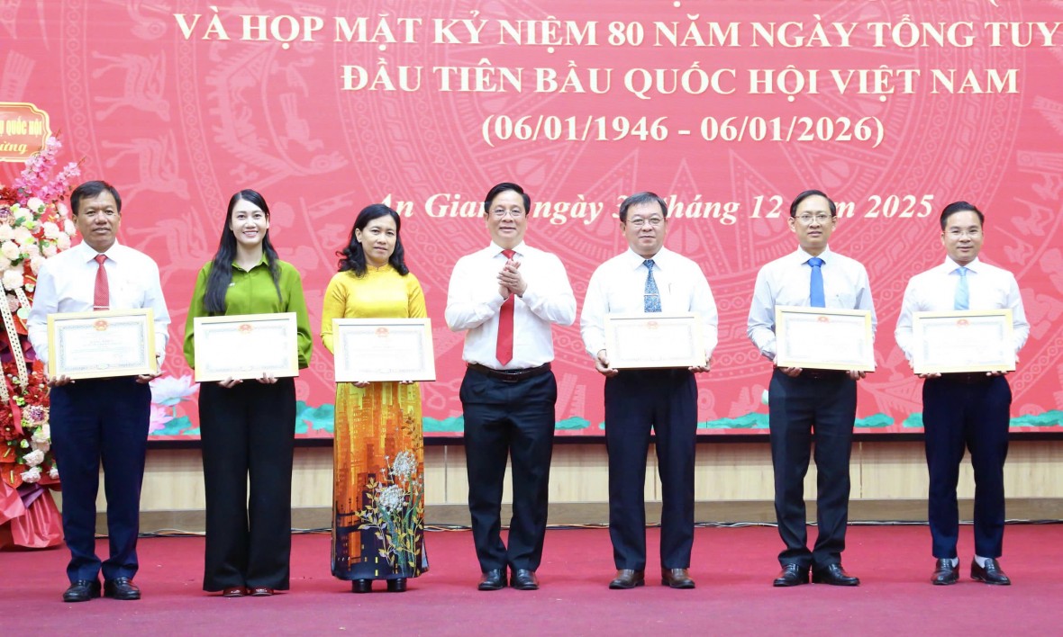 An Giang tổ chức họp mặt kỷ niệm 80 năm Ngày Tổng tuyển cử và tổng kết nhiệm kỳ Quốc hội khóa XV An Giang tổ chức họp mặt kỷ niệm 80 năm Ngày Tổng tuyển cử và tổng kết nhiệm kỳ Quốc hội khóa XV