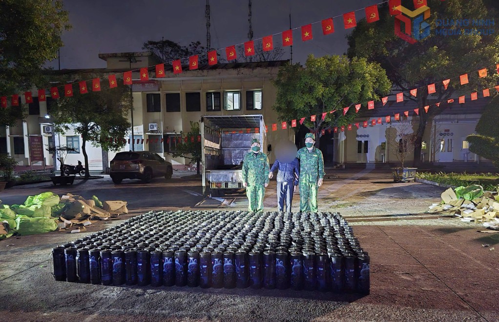 Biên phòng Quảng Ninh thu giữ 472 bình khí cười vận chuyển trái phép