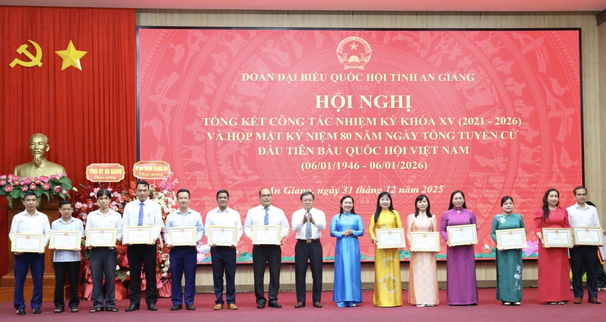 An Giang tổ chức họp mặt kỷ niệm 80 năm Ngày Tổng tuyển cử và tổng kết nhiệm kỳ Quốc hội khóa XV An Giang tổ chức họp mặt kỷ niệm 80 năm Ngày Tổng tuyển cử và tổng kết nhiệm kỳ Quốc hội khóa XV