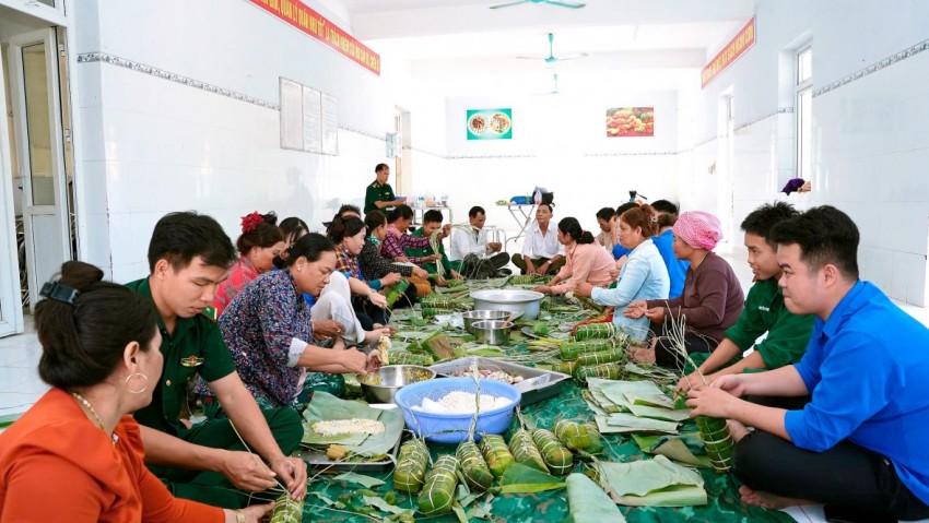 Ấm áp phong trào “Bánh chưng ngày Tết” ở Đồn Biên phòng Tống Lê Chân (Tây Ninh)