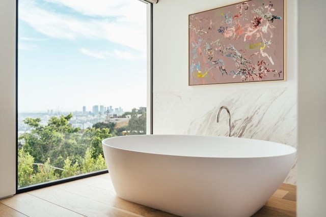 Forest Knoll gồm 9 ph&ograve;ng tắm ốp đ&aacute; Calacatta sang trọng