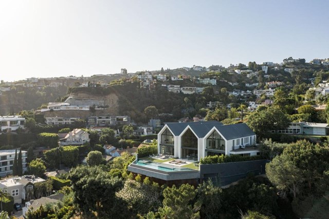 Forest Knoll Residence nằm ở khu phố Hollywood Hills (Los Angeles, California) được b&aacute;n ra thị trường với gi&aacute; 32 triệu USD