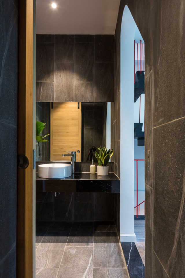 Ngôi nhà 49m2 nổi bật giữa phố cổ Hà Nội nhờ kiến trúc xanh mướt độc đáo - Ảnh 5 Ngôi nhà 49m2 nổi bật giữa phố cổ Hà Nội nhờ kiến trúc xanh mướt độc đáo - Ảnh 5