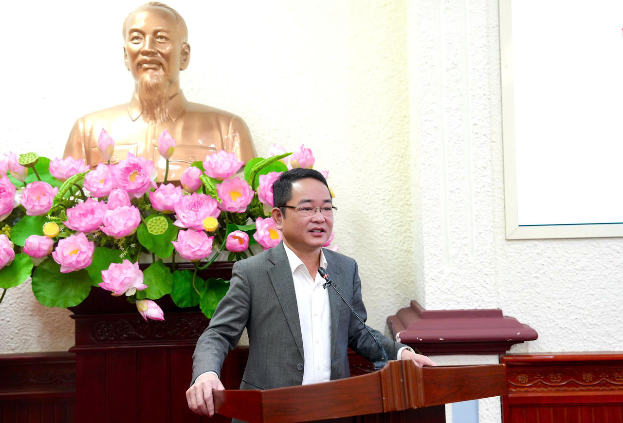 Tổng Bi&ecirc;n tập B&aacute;o PLVN Vũ Ho&agrave;i Nam&nbsp;ph&aacute;t biểu tại buổi Lễ.