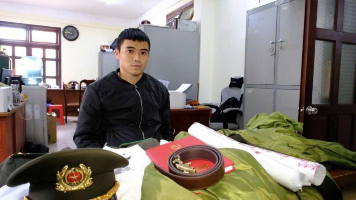 Giả danh cán bộ công an để lừa bán rượu ngoại “thanh lý”, chiếm đoạt hơn 130 triệu đồng