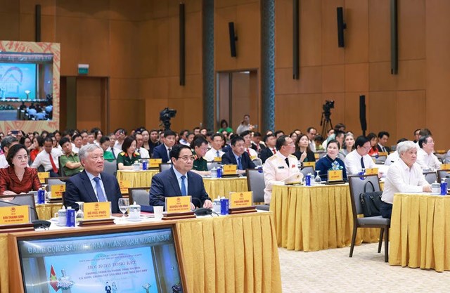 Thủ tướng Phạm Minh Ch&iacute;nh v&agrave; c&aacute;c đại biểu dự Hội nghị - Ảnh: VGP/Nhật Bắc