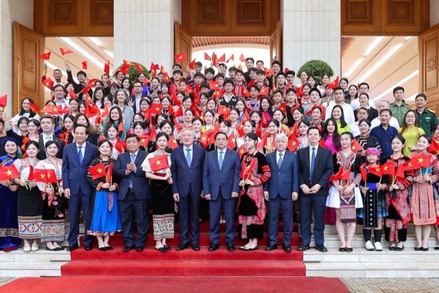 Thủ tướng Phạm Minh Ch&iacute;nh v&agrave; c&aacute;c đại biểu dự Hội nghị - Ảnh: VGP/Nhật Bắc