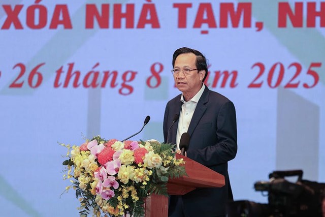 Bộ trưởng Bộ D&acirc;n tộc v&agrave; T&ocirc;n gi&aacute;o Đ&agrave;o Ngọc Dung b&aacute;o c&aacute;o kết quả tổng thể c&ocirc;ng t&aacute;c x&oacute;a nh&agrave; tạm, nh&agrave; dột n&aacute;t tr&ecirc;n cả nước - Ảnh: VGP/Nhật Bắc