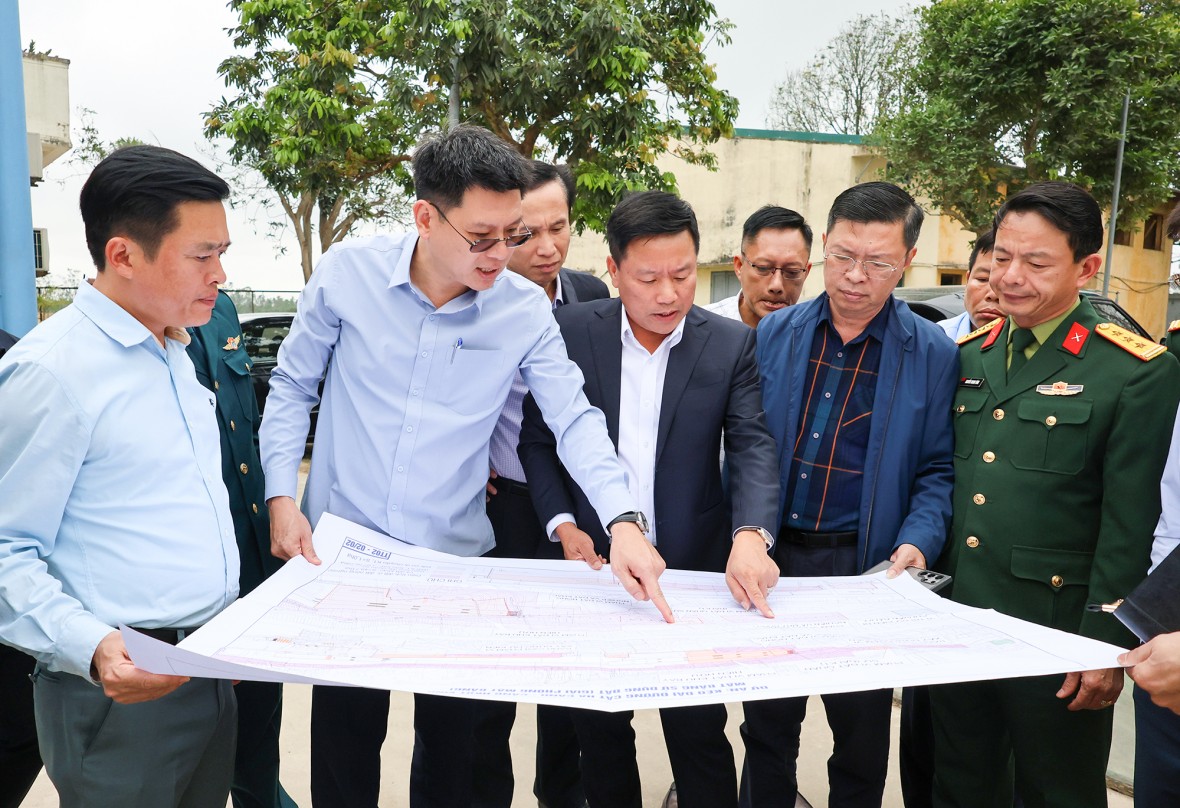 Kéo dài đường cất hạ cánh tại Cảng hàng không Quốc tế Vinh thêm 600m.