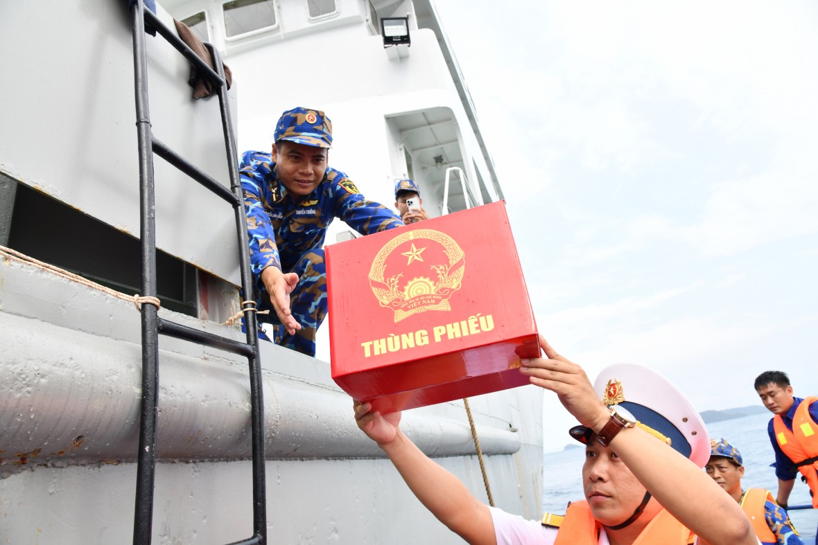 Lữ đoàn 127, Vùng 5 Hải quân tổ chức bầu cử sớm