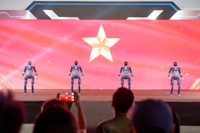 Sự xuất hiện của thế hệ robot h&igrave;nh người 