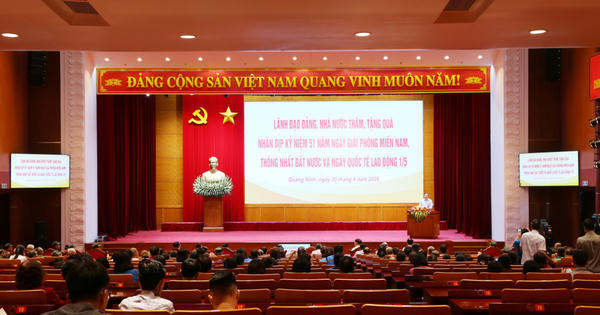 Phó Thủ tướng Thường trực Chính phủ thăm, tặng quà tại Quảng Ninh