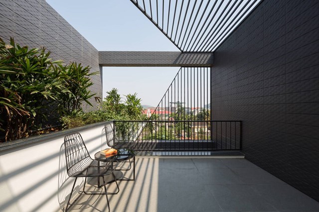 NK Home l&agrave; tổng hợp c&aacute;c giải ph&aacute;p thiết thực nhằm khắc phục những hạn chế trong nh&agrave; ống, ch&uacute; trọng tạo th&ecirc;m kh&ocirc;ng gian nghỉ ngơi, tăng cường th&ocirc;ng gi&oacute;, &aacute;nh s&aacute;ng tự nhi&ecirc;n, n&acirc;ng cao chất lượng kh&ocirc;ng gian sống v&agrave; truyền cảm hứng sống xanh cho người d&acirc;n trong khu vực.