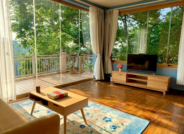 Ngôi nhà trăm sắc hoa đẹp như mơ giữa lưng chừng đồi ở Đà Lạt - Ảnh 1