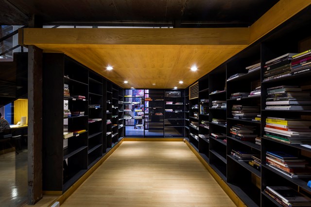 Không gian nghệ thuật đương đại bên trong những chiếc hộp thép tại TP HCM - Ảnh 2