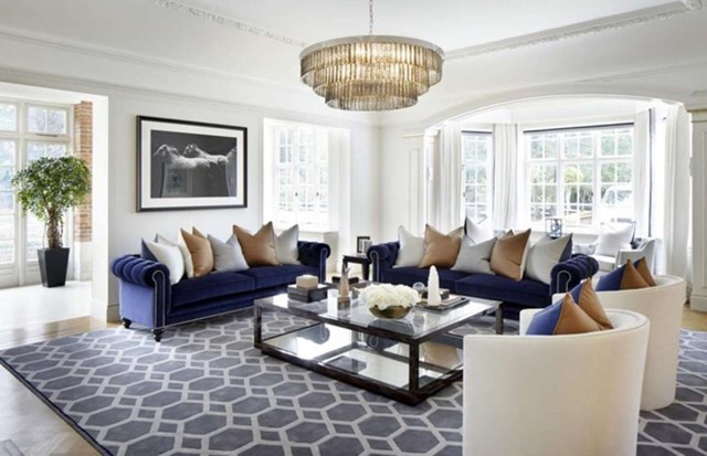 Ng&ocirc;i nh&agrave; mang phong c&aacute;ch cổ điển tại Anh n&agrave;y được ho&agrave;n thiện v&agrave;o năm 1910, c&oacute; diện t&iacute;ch khoảng 2.500 m2 với 15 ph&ograve;ng ngủ, 13 ph&ograve;ng tắm c&ugrave;ng c&aacute;c tiện nghi như nh&agrave; xe, s&acirc;n tennis v&agrave; hầm rượu. Ảnh:&nbsp;Rightmove.