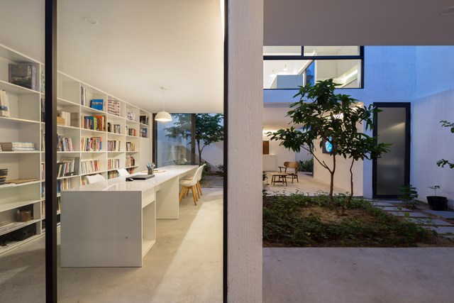 Kh&ocirc;ng gian mở của tầng ch&iacute;nh c&oacute; thể trở th&agrave;nh nơi tụ họp gia đ&igrave;nh v&agrave; bạn b&egrave;, ngủ trưa, ngủ đ&ecirc;m m&ugrave;a h&egrave;, ăn uống ngo&agrave;i s&acirc;n, l&agrave;m vườn, c&aacute;c hoạt động nh&oacute;m hoặc hội họp kh&ocirc;ng thường xuy&ecirc;n... &nbsp;