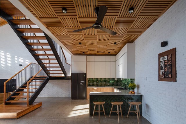 Đất dài 56 m, ngôi nhà ở Kon Tum được thiết kế như một dòng chảy thời gian - Ảnh 1