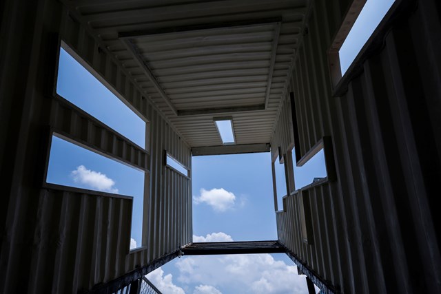 Không gian nghệ thuật đương đại bên trong những chiếc hộp thép tại TP HCM - Ảnh 4