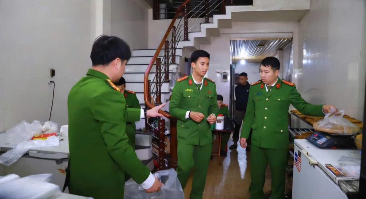 Tuyên Quang: Phát hiện gần 170kg giò, chả chứa hàn the tại chợ Tam Cờ Tuyên Quang: Phát hiện gần 170kg giò, chả chứa hàn the tại chợ Tam Cờ