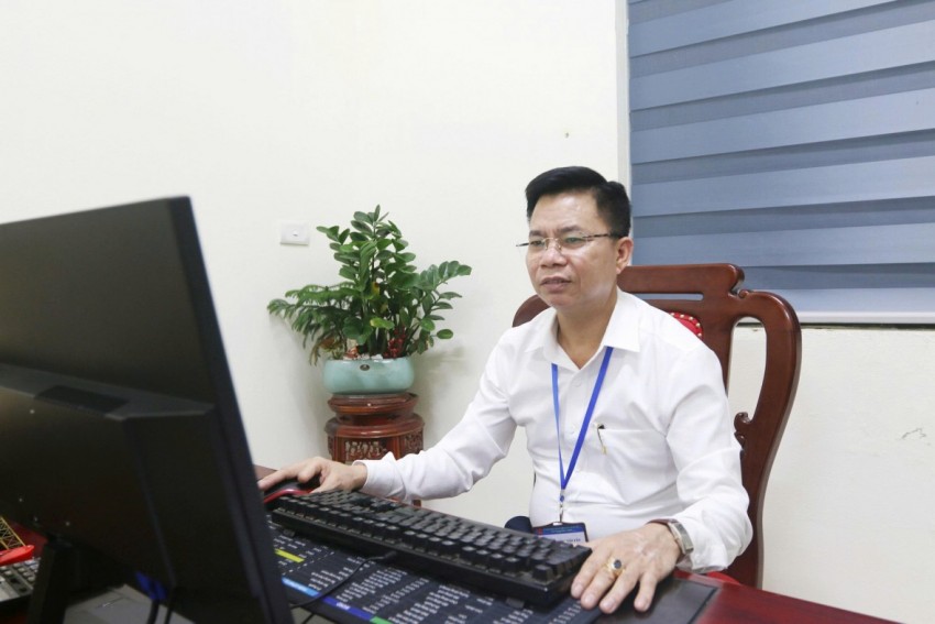 Ảnh 1: Phó Chánh Văn phòng HĐND và UBND xã Yên Xuân Đặng Văn Tần.