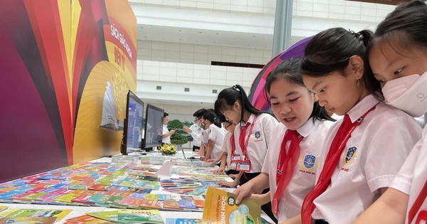Từ năm học 2029 - 2030: Miễn phí sách giáo khoa cho tất cả học sinh trên phạm vi toàn quốc