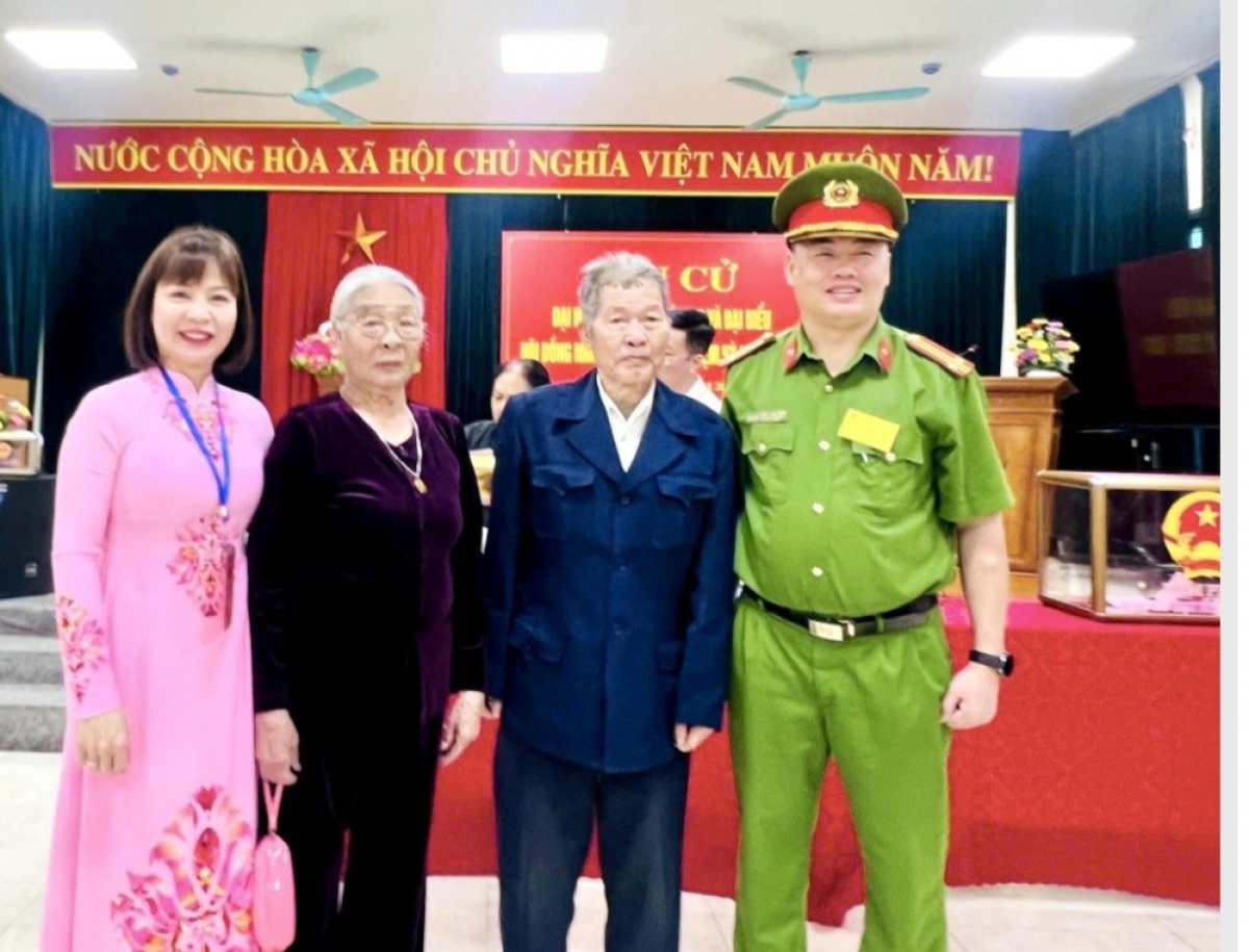 Cử tri trăm tuổi tại Quảng Ninh phấn khởi tham gia Ngày hội lớn