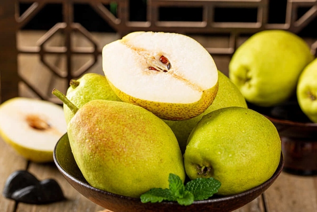 Lê tươi có thể giúp loại bỏ rác và độc tố ra khỏi phổi, bên cạnh tác dụng làm sạch nhiệt và giải độc.