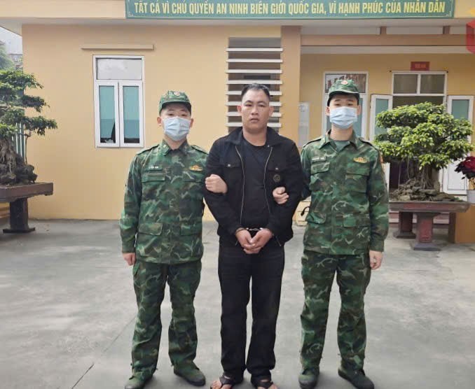 Phát hiện thuyền viên bị truy tìm khi làm thủ tục nhập cảnh tại cảng Hòn Gai Phát hiện thuyền viên bị truy tìm khi làm thủ tục nhập cảnh tại cảng Hòn Gai