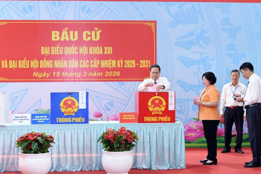 Chủ tịch Quốc hội Trần Thanh Mẫn, Chủ tịch Hội đồng Bầu cử quốc gia bỏ phiếu tại khu vực bỏ phiếu số 14, xã Hóc Môn, Thành phố Hồ Chí Minh (Ảnh: Lâm Hiển) Chủ tịch Quốc hội Trần Thanh Mẫn, Chủ tịch Hội đồng Bầu cử quốc gia bỏ phiếu tại khu vực bỏ phiếu số 14, xã Hóc Môn, Thành phố Hồ Chí Minh (Ảnh: Lâm Hiển)