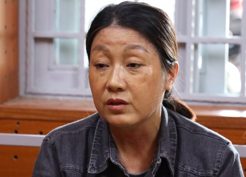 Đối tường Huỳnh Thị Bích Thuỷ - cầm đầu nhóm cướp giật tài sản Đối tường Huỳnh Thị Bích Thuỷ - cầm đầu nhóm cướp giật tài sản