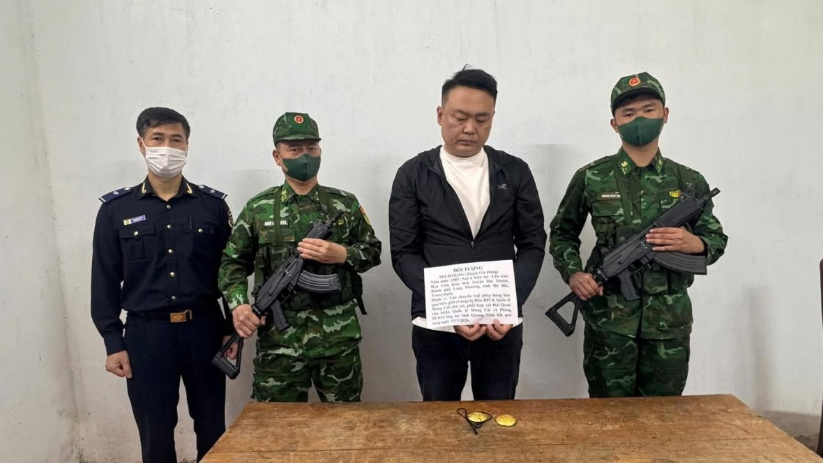 Bắt giữ người nước ngoài vận chuyển trái phép 754 gram vàng qua cửa khẩu Móng Cái Bắt giữ người nước ngoài vận chuyển trái phép 754 gram vàng qua cửa khẩu Móng Cái