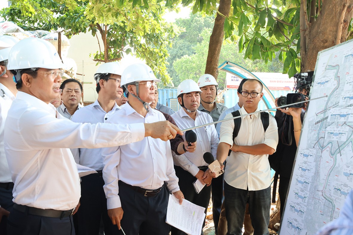 hủ tịch UBND Thành phố Nguyễn Văn Được khảo sát tại dự án cải tạo môi trường rạch Xuyên Tâm