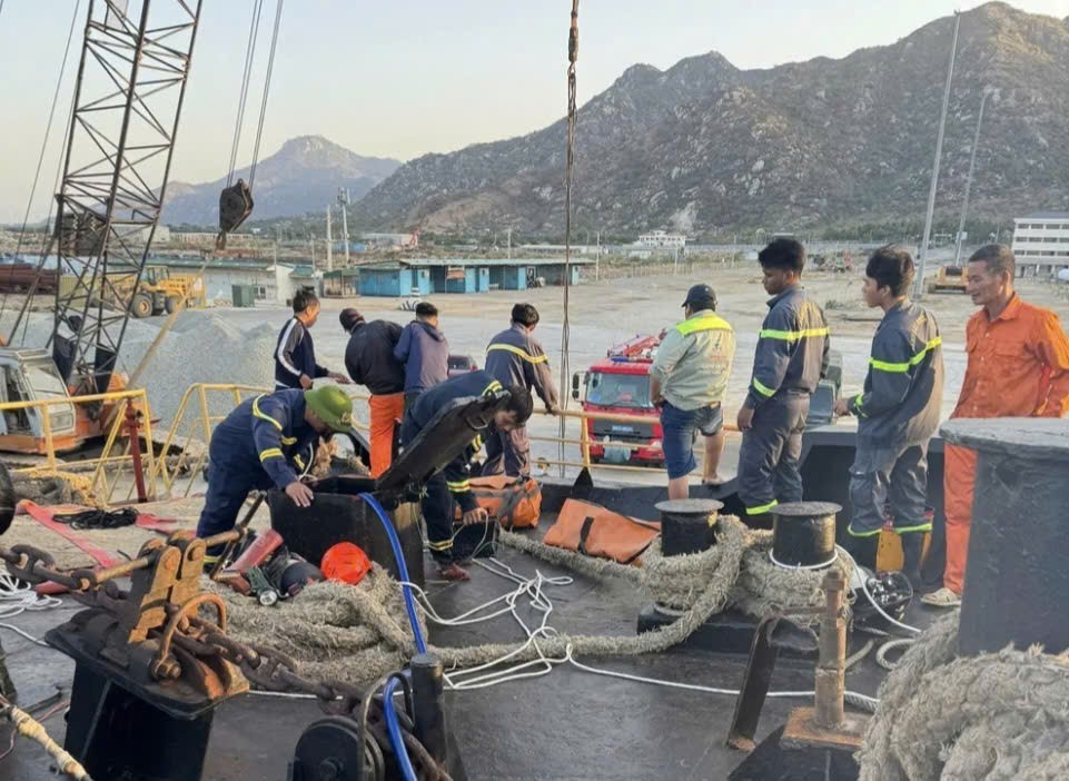 3 người tử vong trên tàu Trường Nguyên 18 Khánh Hòa: Nghi bị điện giật trong hầm tàu