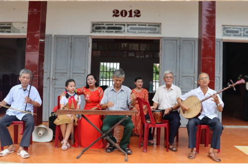 Làng quê “say” tiếng hát chèo