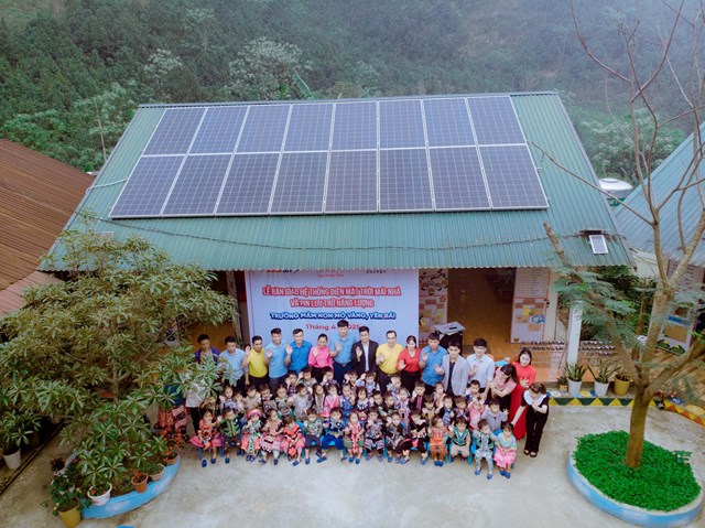 Quỹ Thiện T&acirc;m hỗ trợ lắp đặt hệ thống điện mặt trời cho trường Mầm non Mỏ Vàng, M&ugrave; Cang Chải, Yên Bái.