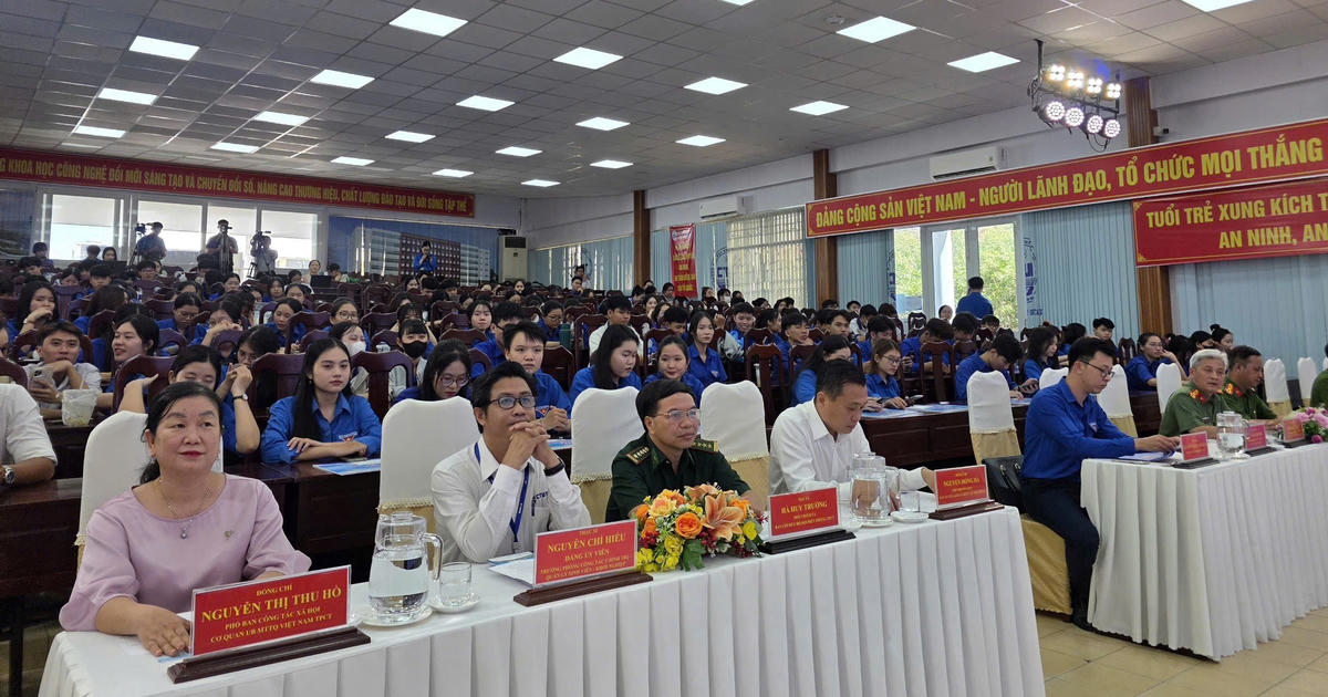 Nâng cao nhận thức về chủ quyền biển, đảo và phòng, chống ma túy cho thanh niên
