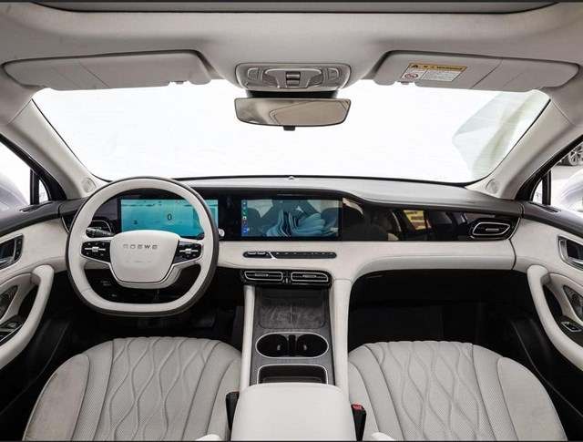 Mẫu sedan 'ăn' xăng 4,3 lít/100km lộ giá bán, siêu phẩm từ Trung Quốc hứa hẹn đe dọa Toyota Camry - Ảnh 4