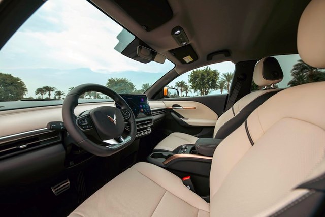 F 6 c&oacute; trục cơ sở d&agrave;i hơn so với Mazda CX-5 đem lại kh&ocirc;ng gian nội thất rộng r&atilde;i v&agrave; gia tăng cảm gi&aacute;c l&aacute;i cho người sử dụng. &nbsp;