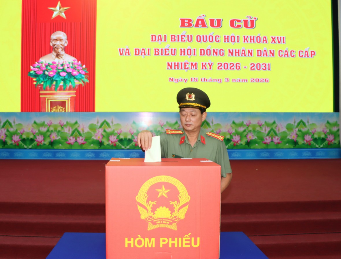 Tưng bừng ngày hội bầu cử tại Tổ bầu cử số 37, Công an tỉnh Cà Mau Tưng bừng ngày hội bầu cử tại Tổ bầu cử số 37, Công an tỉnh Cà Mau