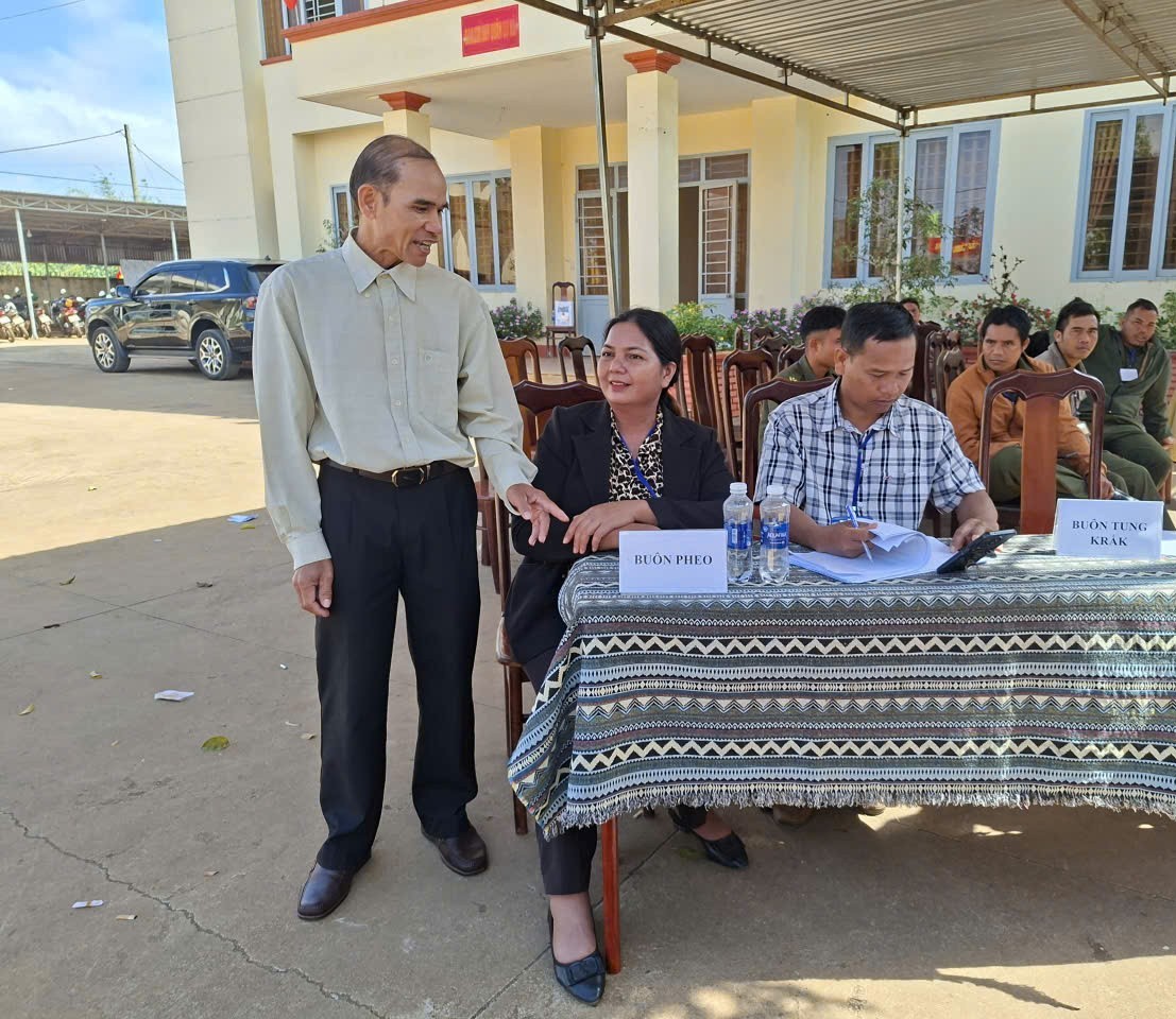 Người đảng viên tiên phong Y Buê KDăm. Người đảng viên tiên phong Y Buê KDăm.