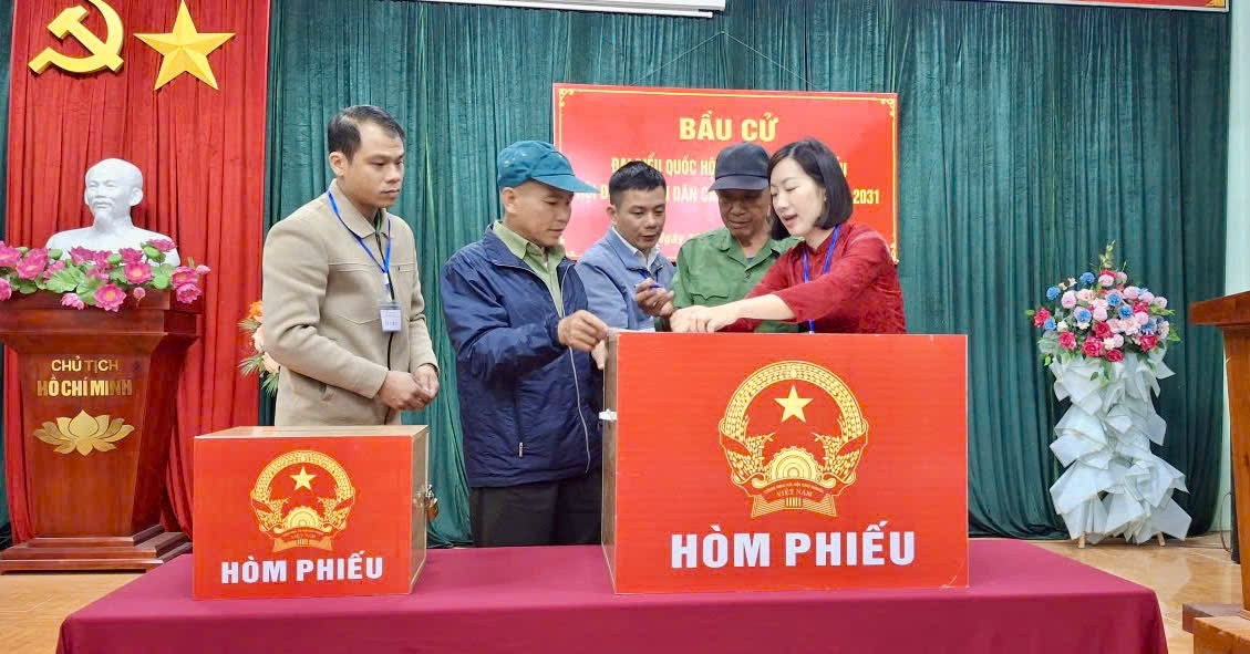 Cử tri rẻo cao Thái Nguyên nô nức, phấn khởi đi bầu cử Cử tri rẻo cao Thái Nguyên nô nức, phấn khởi đi bầu cử