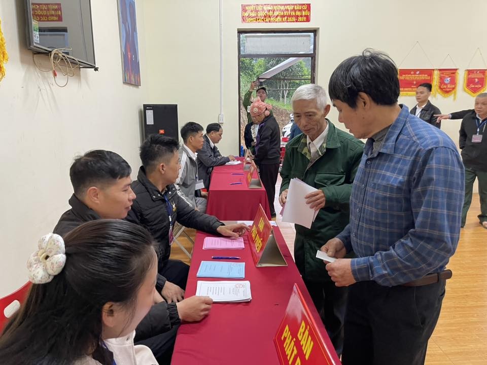 Cử tri rẻo cao Thái Nguyên nô nức, phấn khởi đi bầu cử Cử tri rẻo cao Thái Nguyên nô nức, phấn khởi đi bầu cử