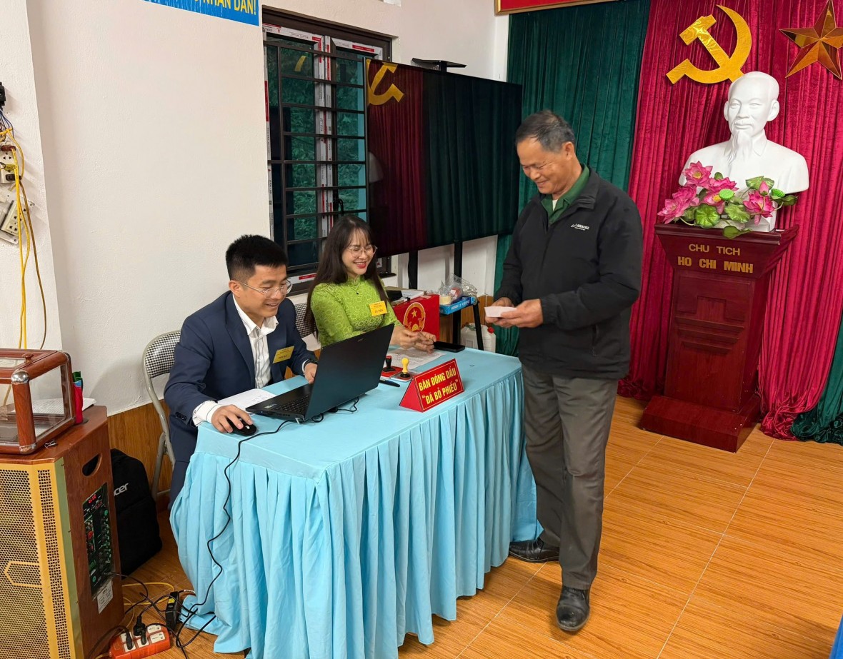 Cử tri rẻo cao Thái Nguyên nô nức, phấn khởi đi bầu cử Cử tri rẻo cao Thái Nguyên nô nức, phấn khởi đi bầu cử